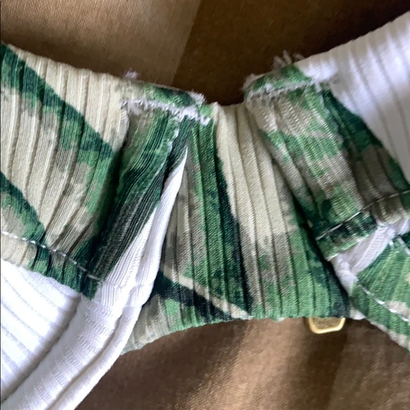 BRAND NEW NEVER WORN!! Green Rip curl bikini top - Picture 4 of 5